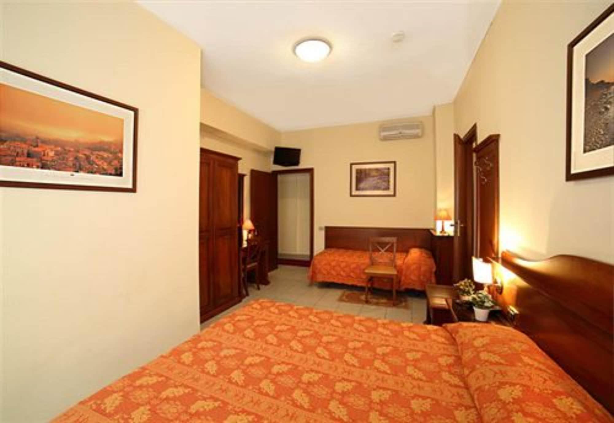 Pavone Hotel 3*