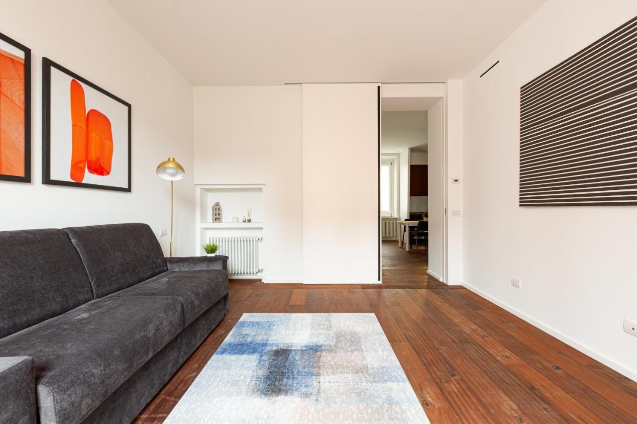 Modern & Comfortable Flat - Near Station Appartement Milaan