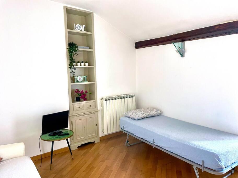 Luminoso Bilocale Con Terrazzo Apartment Milan