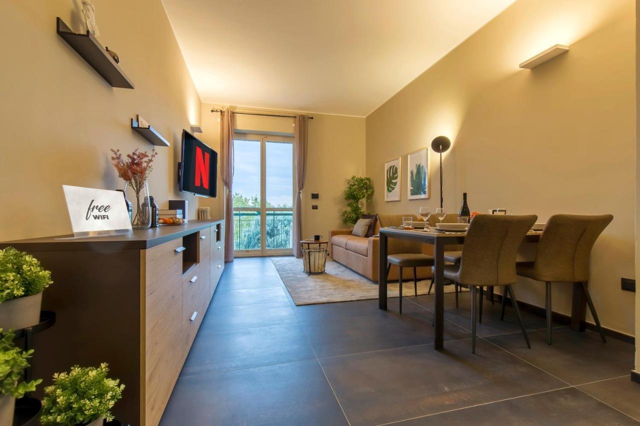 Modern & Bright 2 Bedroom Flat 50m From M4 Stop Appartement Milaan
