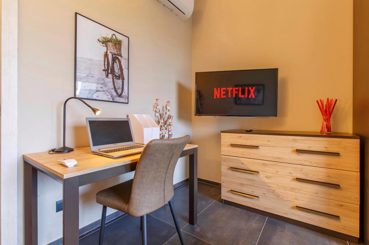Modern & Bright 2 Bedroom Flat 50m From M4 Stop Appartement Milaan