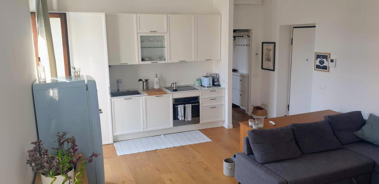Isola - Bright 2-room With Balcony * Mailand