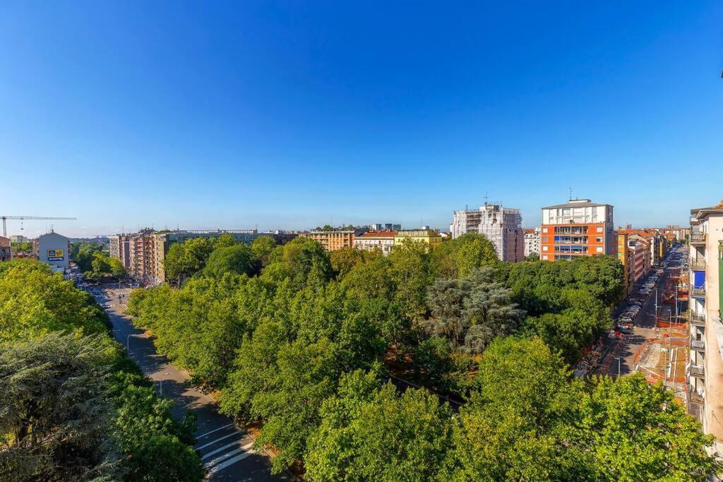 Sunny & Updated Flat With Panoramic View 50m From M4 Stop Leilighet