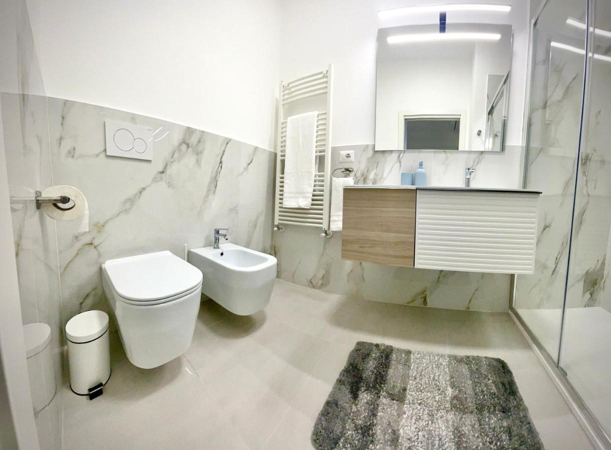 Luxury 2 Bedroom Apartament, Close To San Siro, Fiera And 10 Min Metro To Duomo Milano