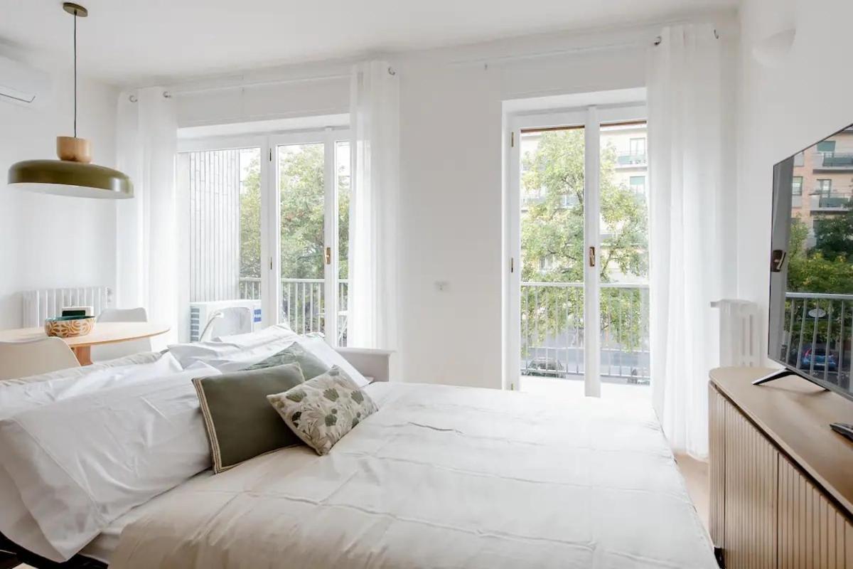 Leilighet Luxury 2 Bedroom Apartament, Close To San Siro, Fiera And 10 Min Metro To Duomo *