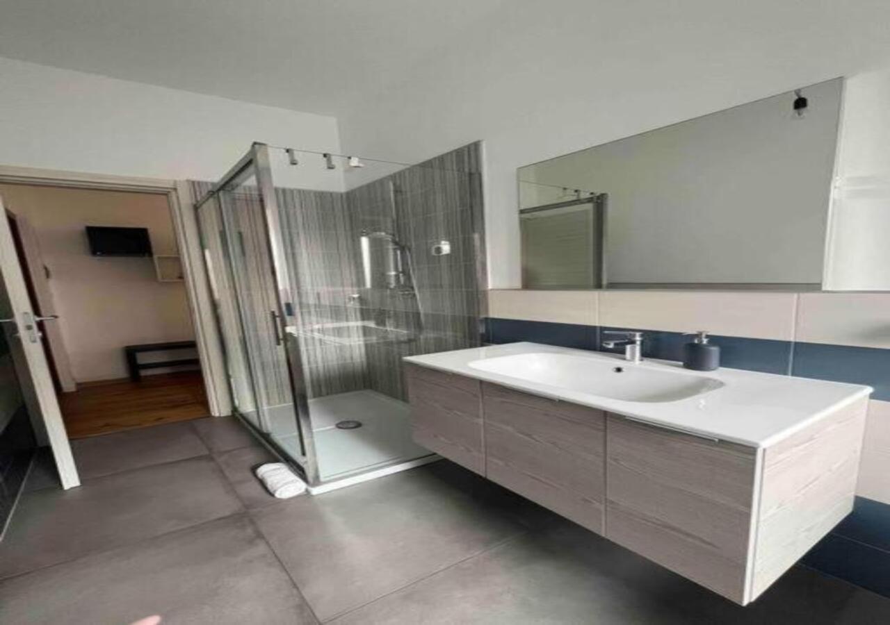 Apartment Marche Milan