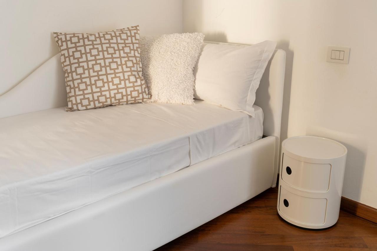 Santa Tecla Living Bronzetti 8 *