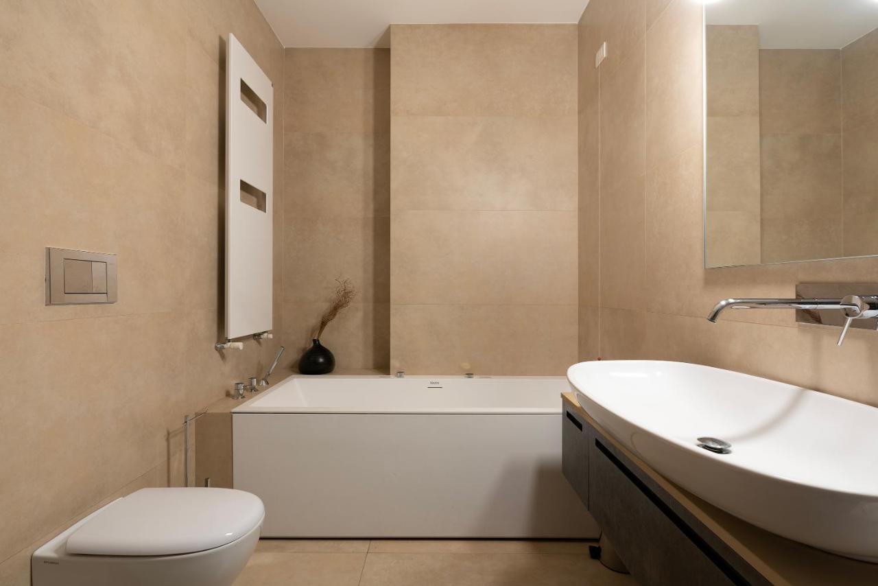 Santa Tecla Living Bronzetti 8