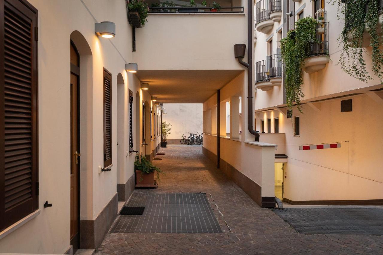 Appartamento Santa Tecla Living Bronzetti 8 *