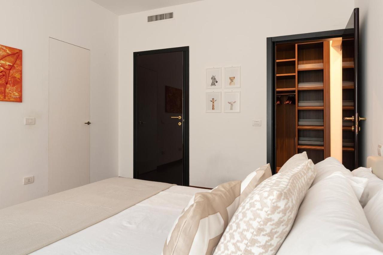 Santa Tecla Living Bronzetti 8 *