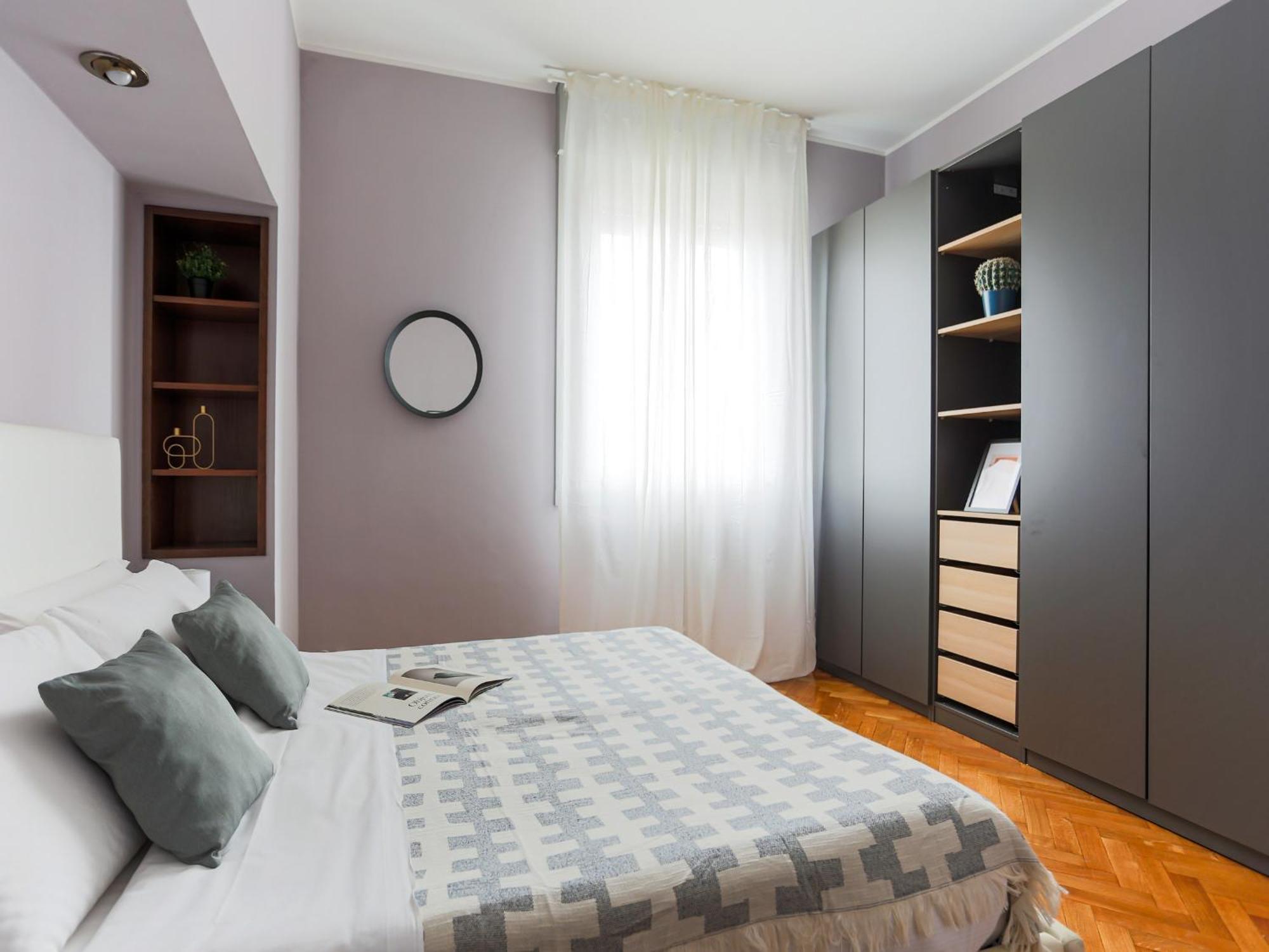 The Rent - Spacious One-bedroom In Moscova District Appartement *
