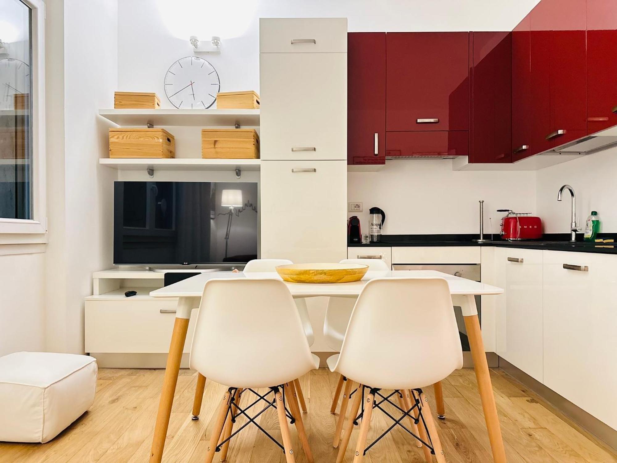 Xenia - Cozy Two-room In Station Apartment Mailand