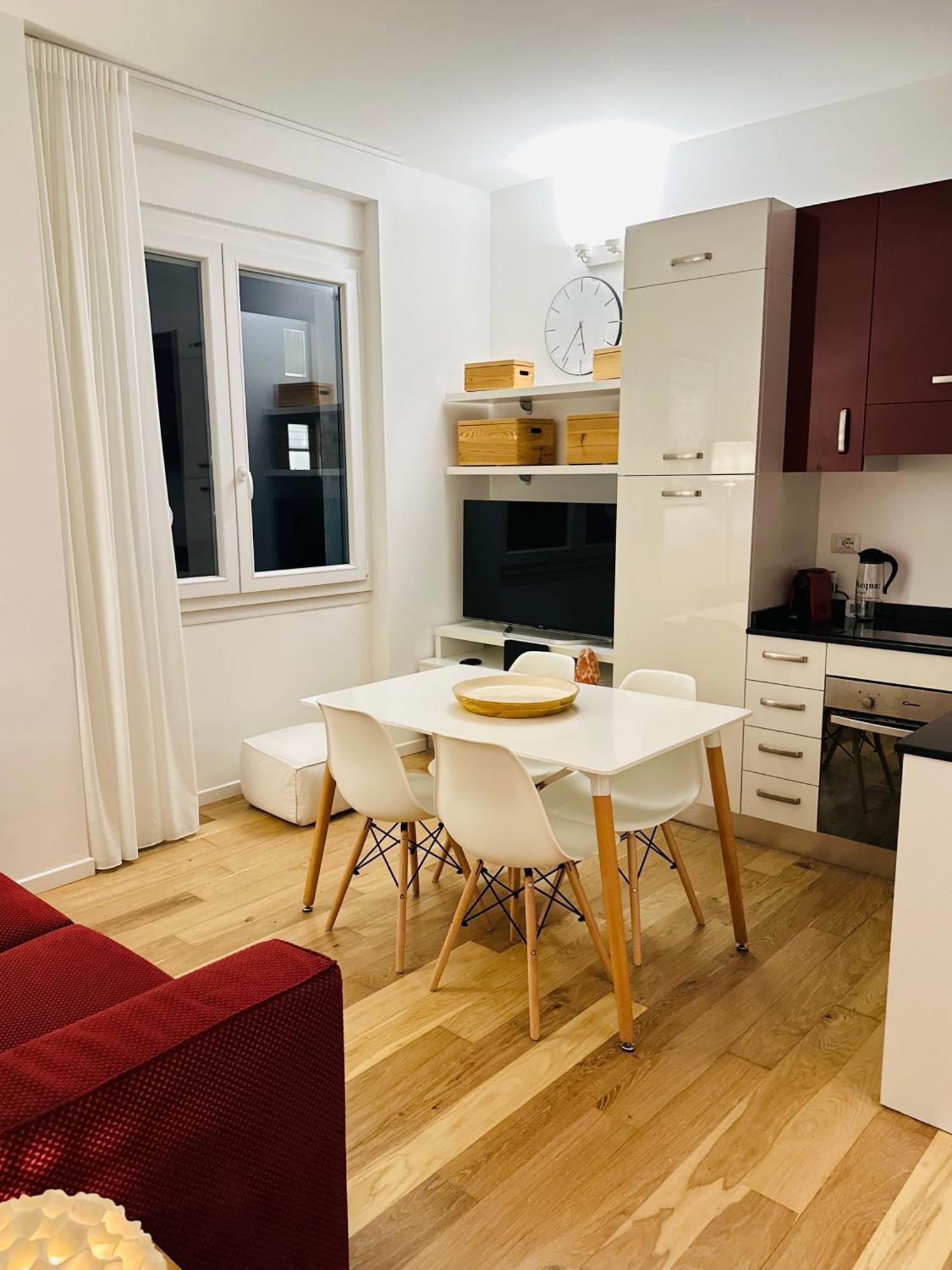 Xenia - Cozy Two-room In Station Mailand