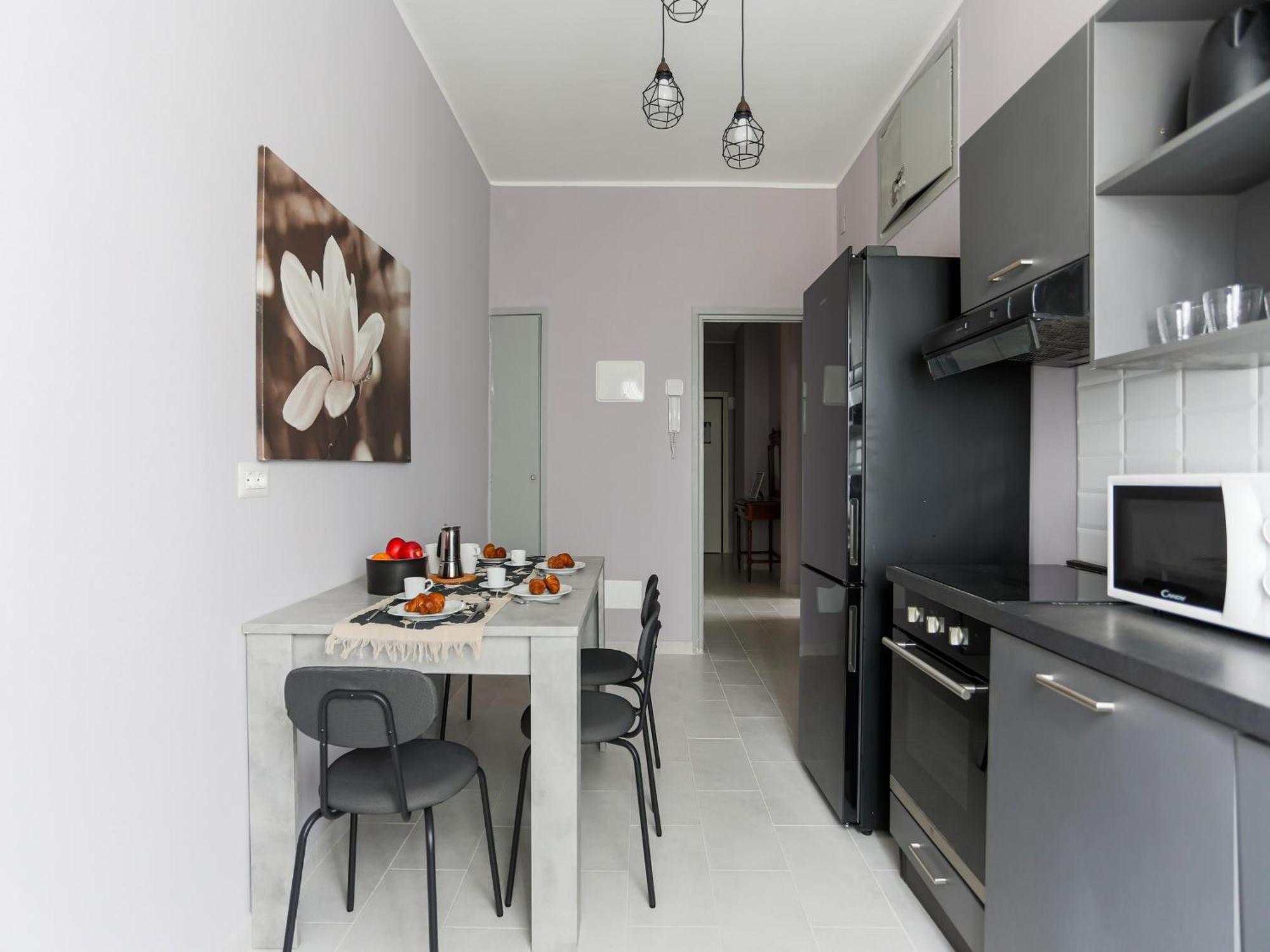 The Rent - Spacious One-bedroom In Moscova District Appartement