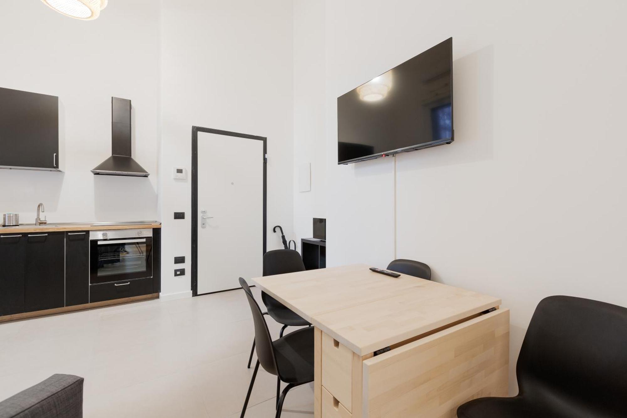 Cozy Corner With Balcony And Private Garage! Appartement Milaan