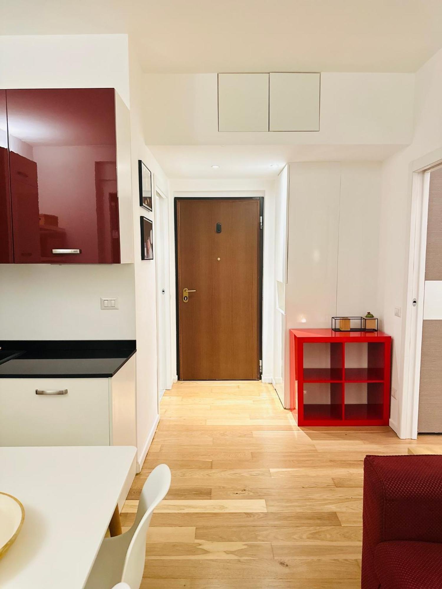 Xenia - Cozy Two-room In Station Apartment Mailand