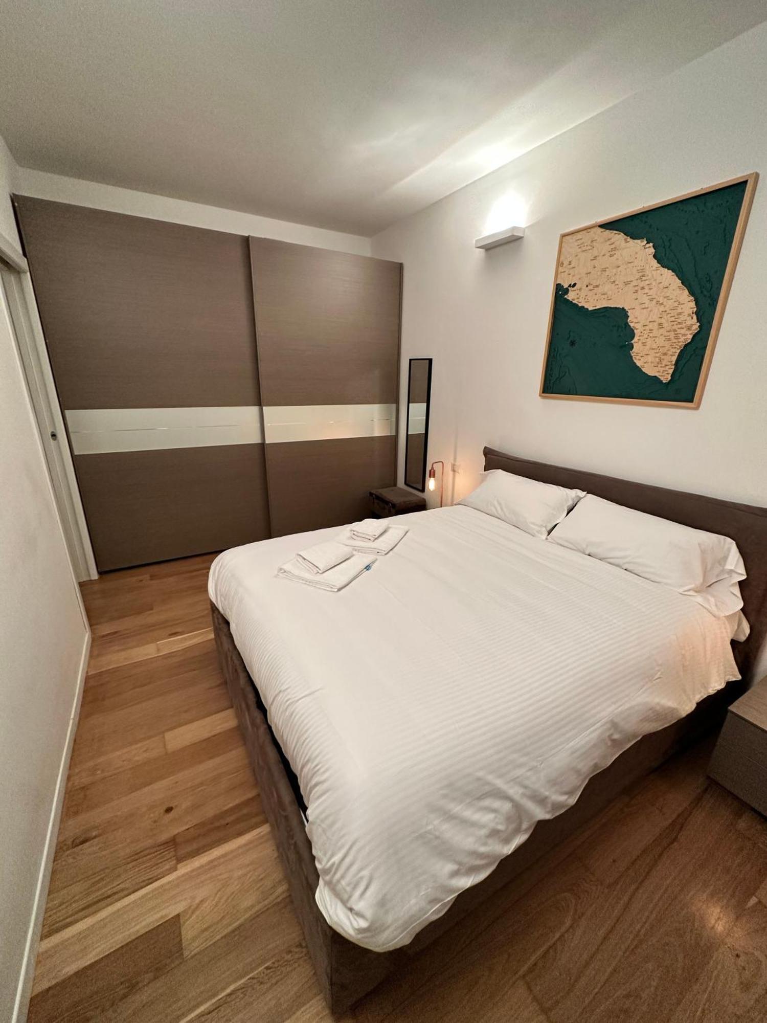 Xenia - Cozy Two-room In Station Apartment Mailand
