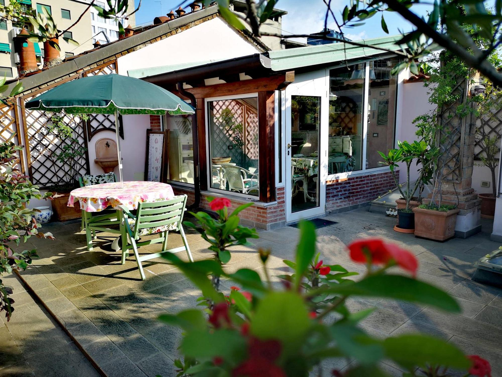 Cozy With Garden Terrace Apartment