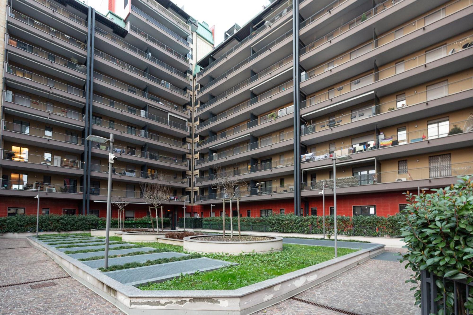 Cozy Corner With Balcony And Private Garage! Appartement Milaan