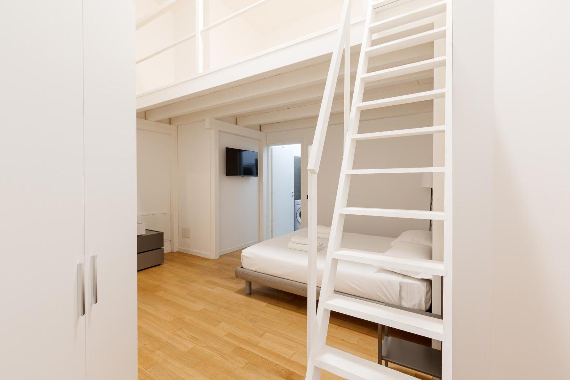 Appartement Cozy Corner With Balcony And Private Garage! Milaan