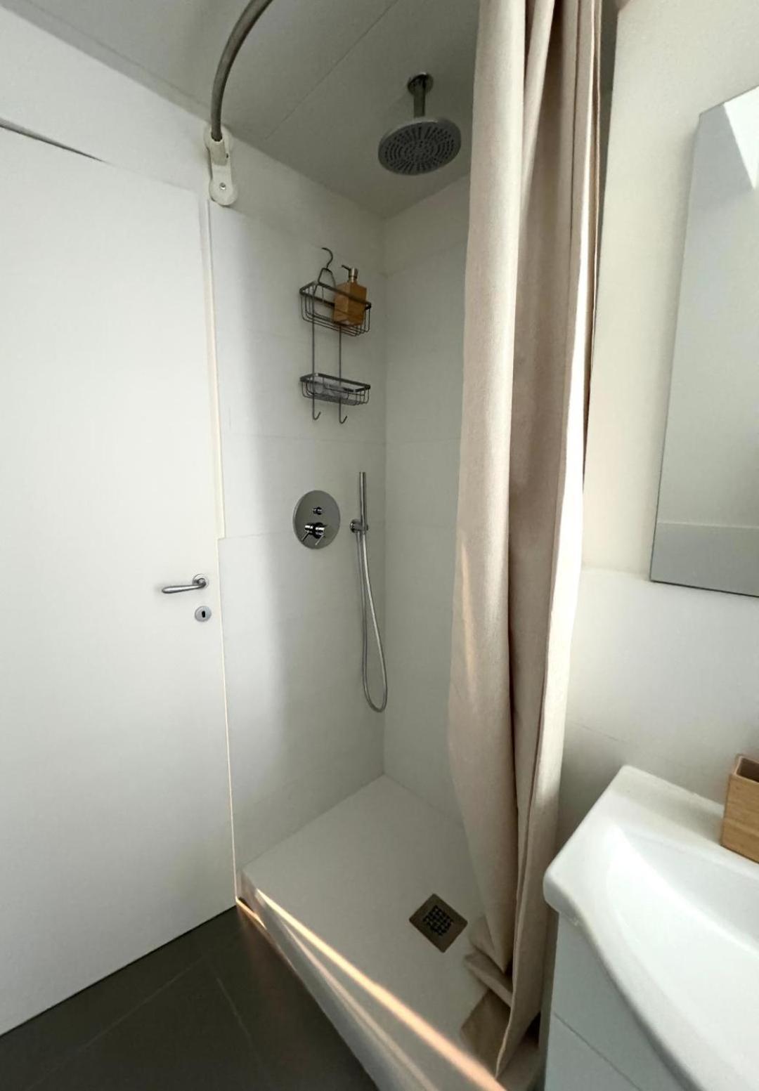 Appartement Rainbow Studio Flat- Monolocale Luminoso