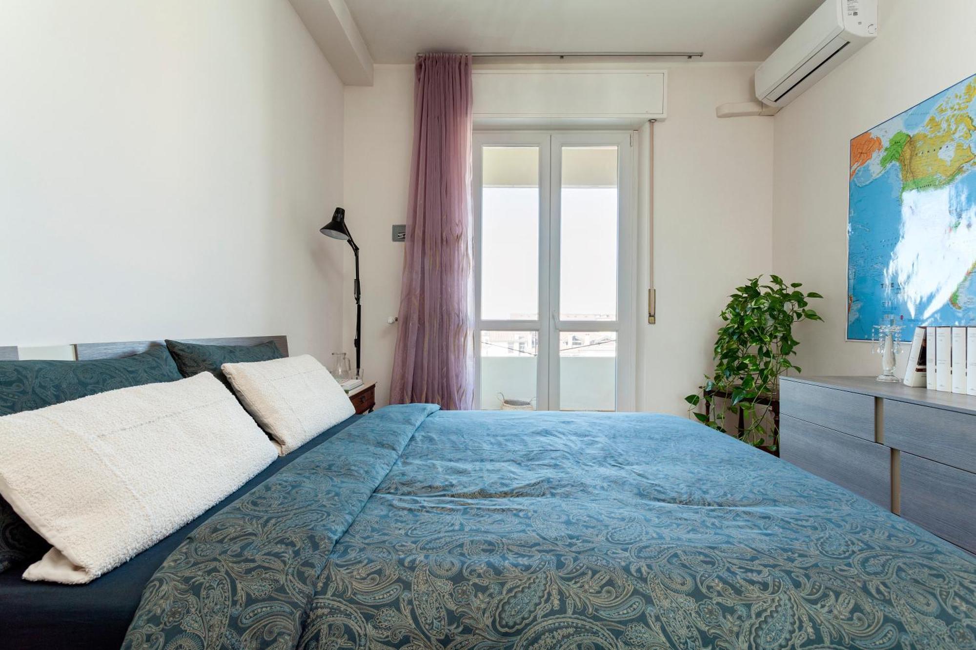 Apartment Two Spacious Bedrooms 1 Minute To Metro Stop *