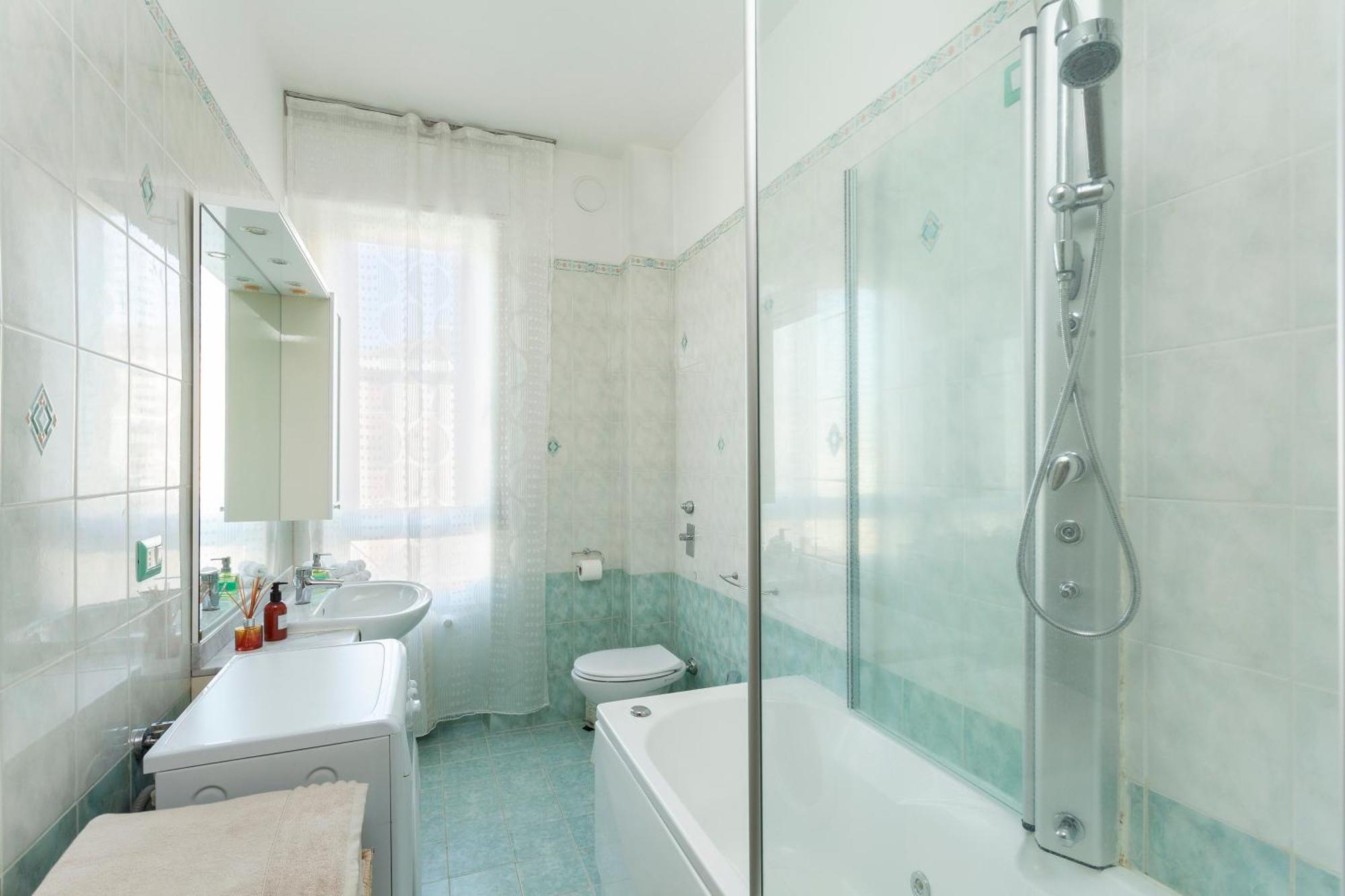 Two Spacious Bedrooms 1 Minute To Metro Stop Apartment Milan