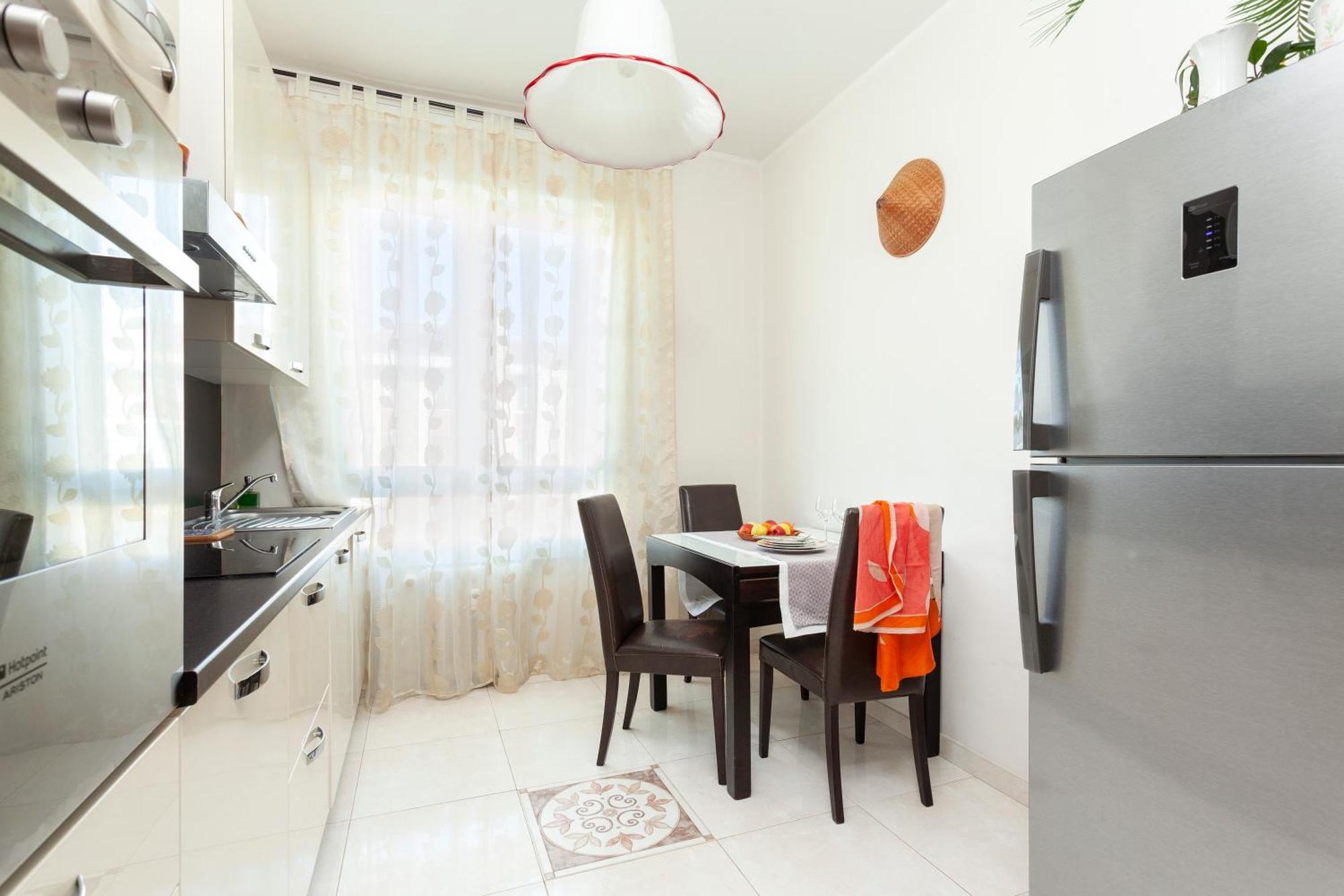 Two Spacious Bedrooms 1 Minute To Metro Stop