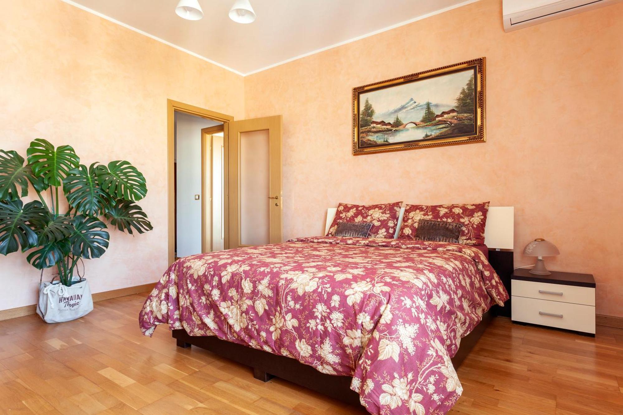 Two Spacious Bedrooms 1 Minute To Metro Stop *