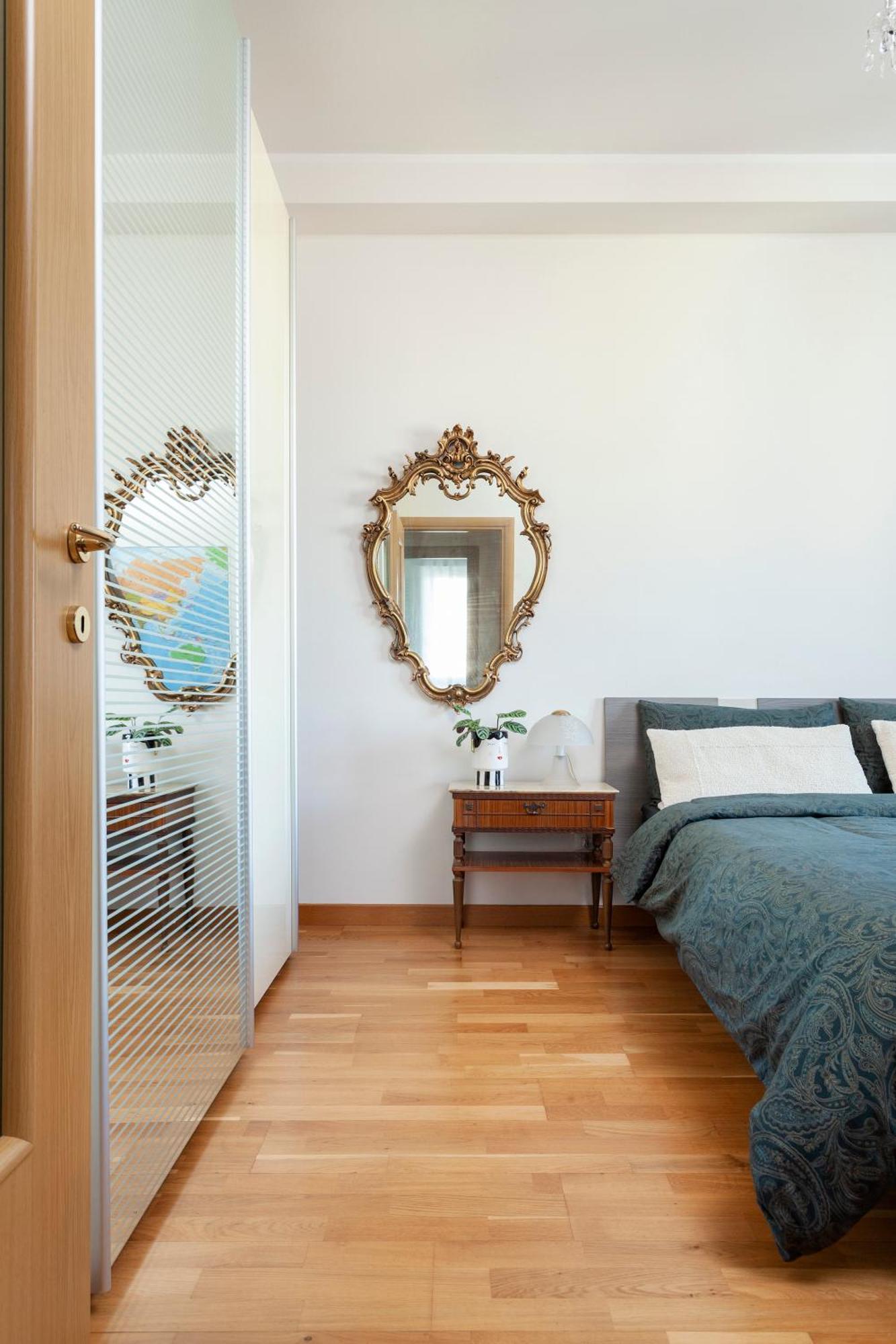 Apartment Two Spacious Bedrooms 1 Minute To Metro Stop