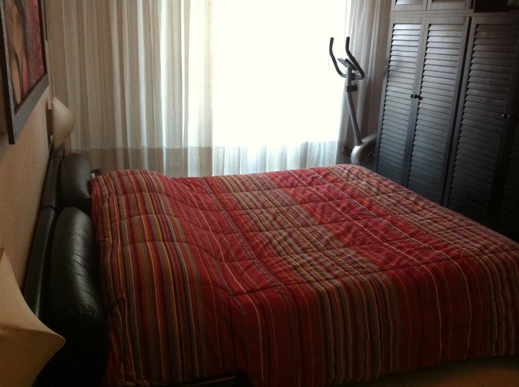 Two Beds In The Green Near The Fair Bed & Breakfast *