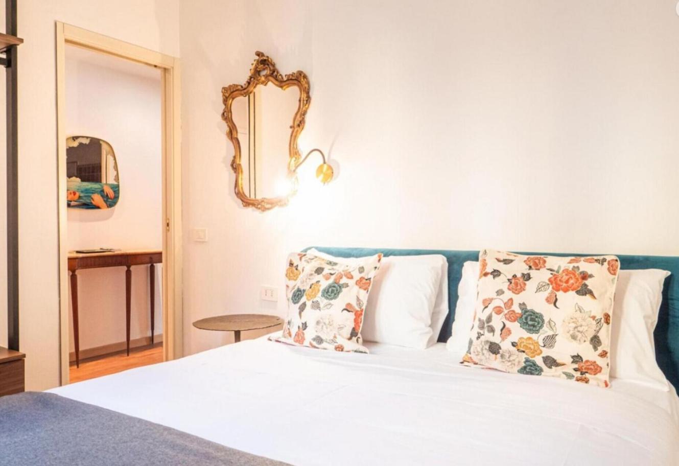 Apartment Romantic Flat On Navigli River By Easylife *