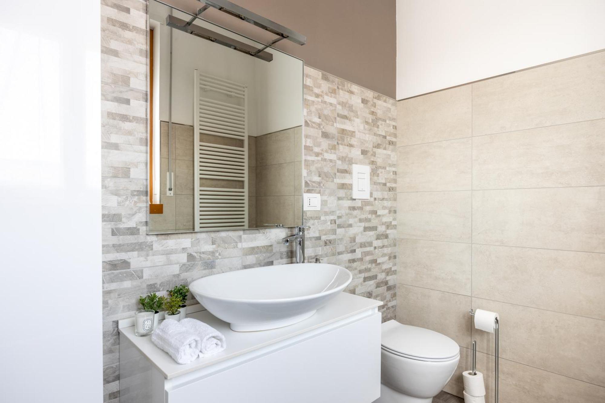 Appartement Bocconi's Nest - Close To Duomo With Terrace Milaan