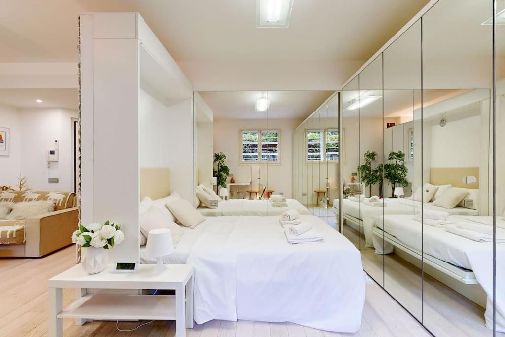 Apartment Mirrors House Chic In The City Center *