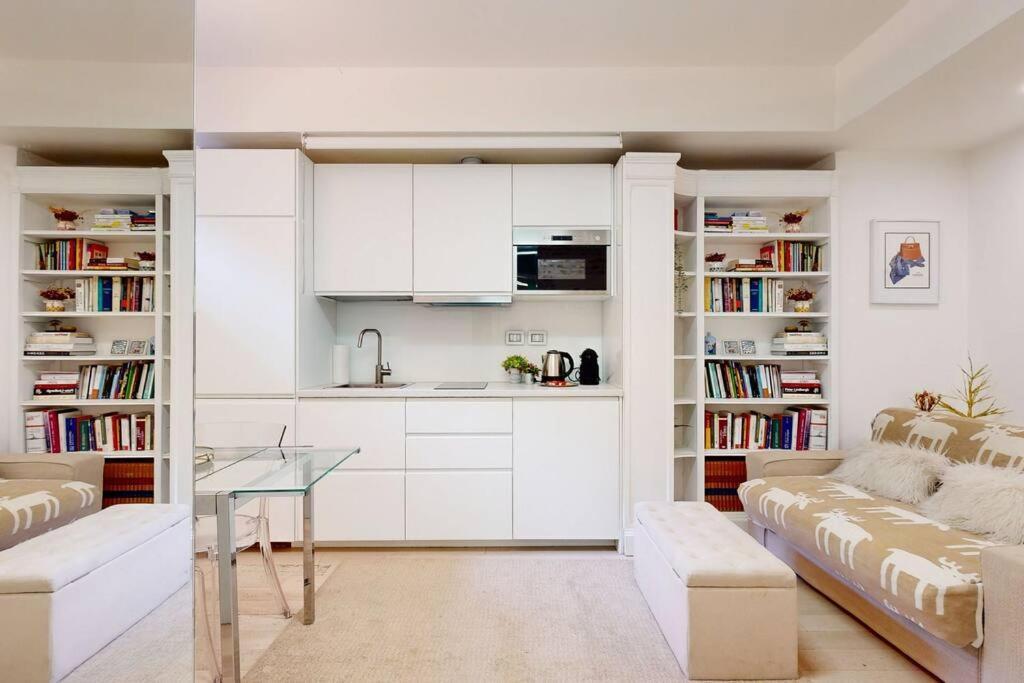 Mirrors House Chic In The City Center Apartment