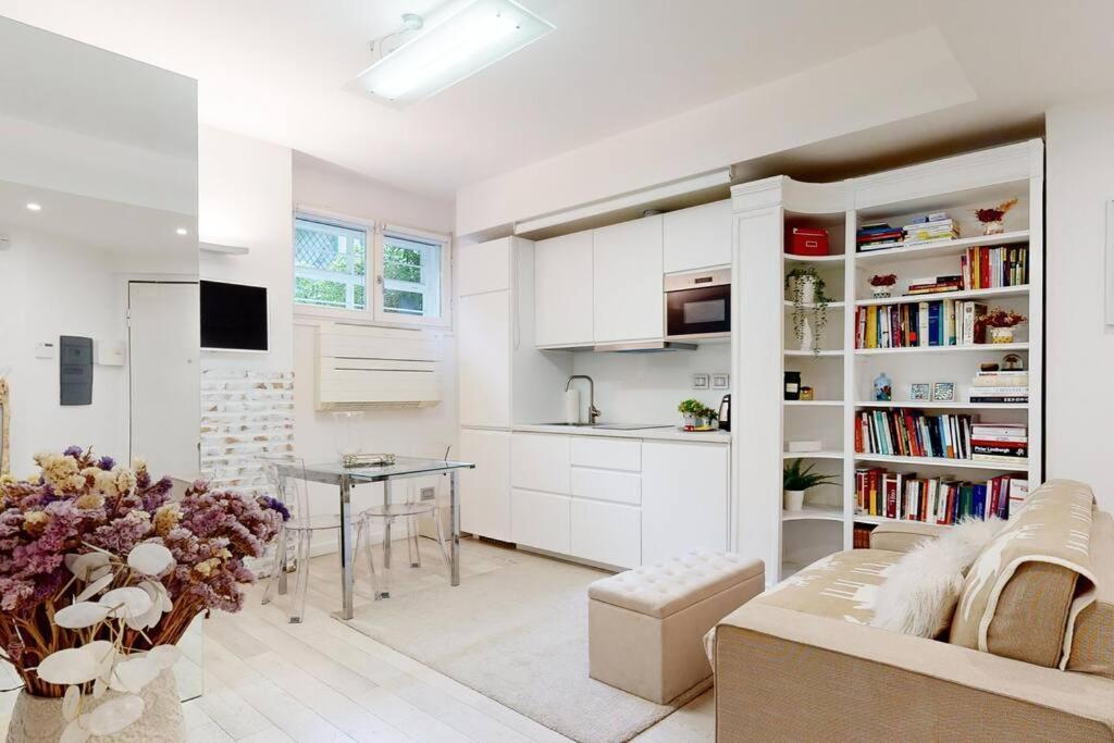 Mirrors House Chic In The City Center Apartment Mailand