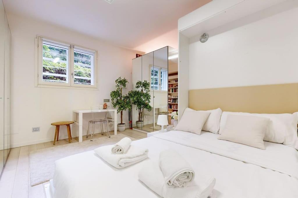 Mirrors House Chic In The City Center Apartment Mailand