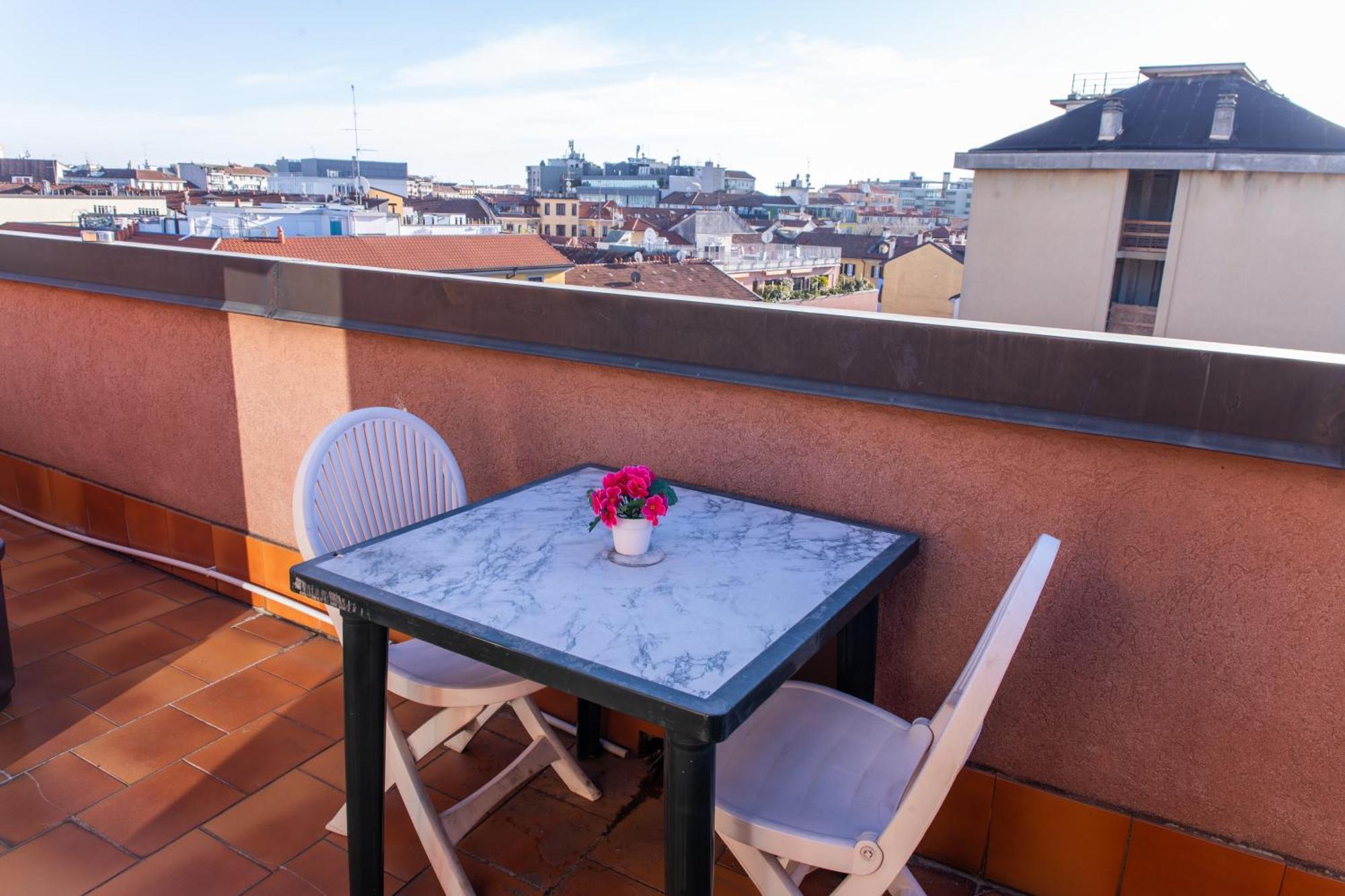 Skyview - Penthouse Few Steps From Metro Appartamento
