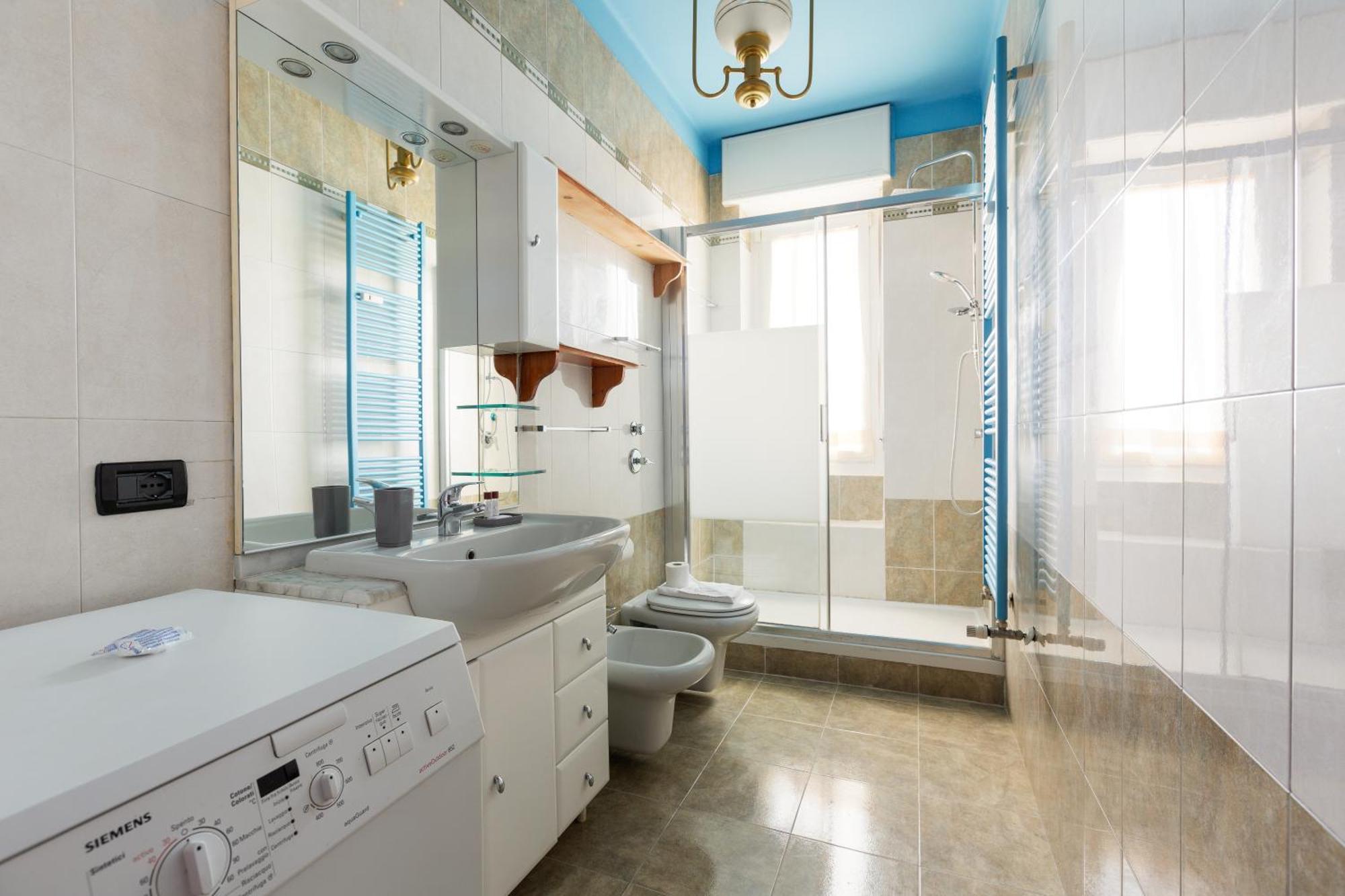 Roomy With Balcony! Appartamento Milano