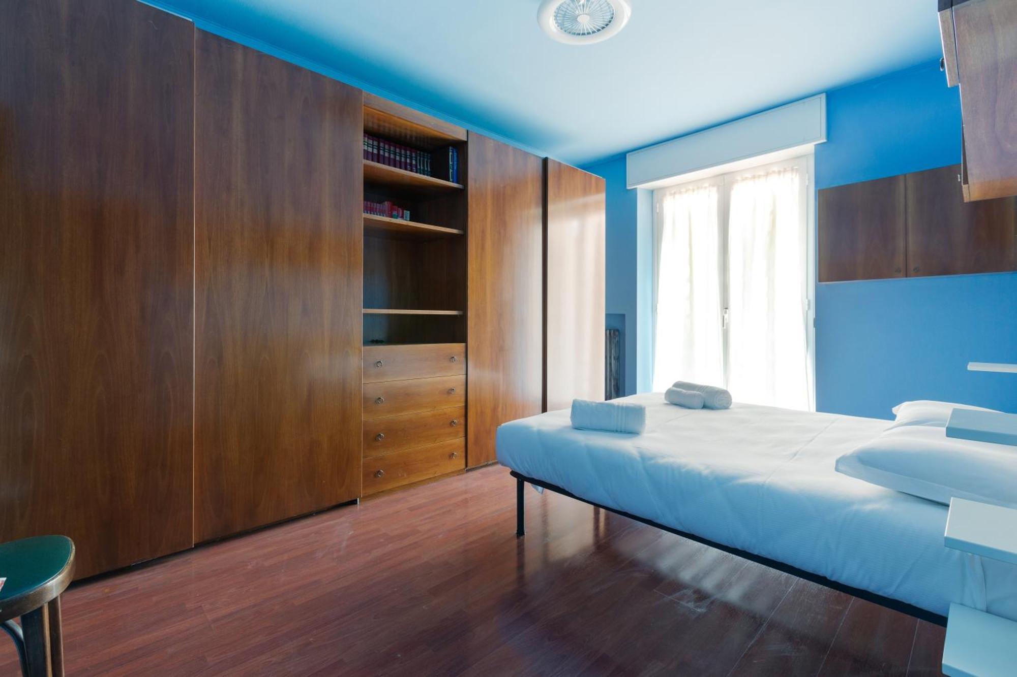 Roomy With Balcony! Milano