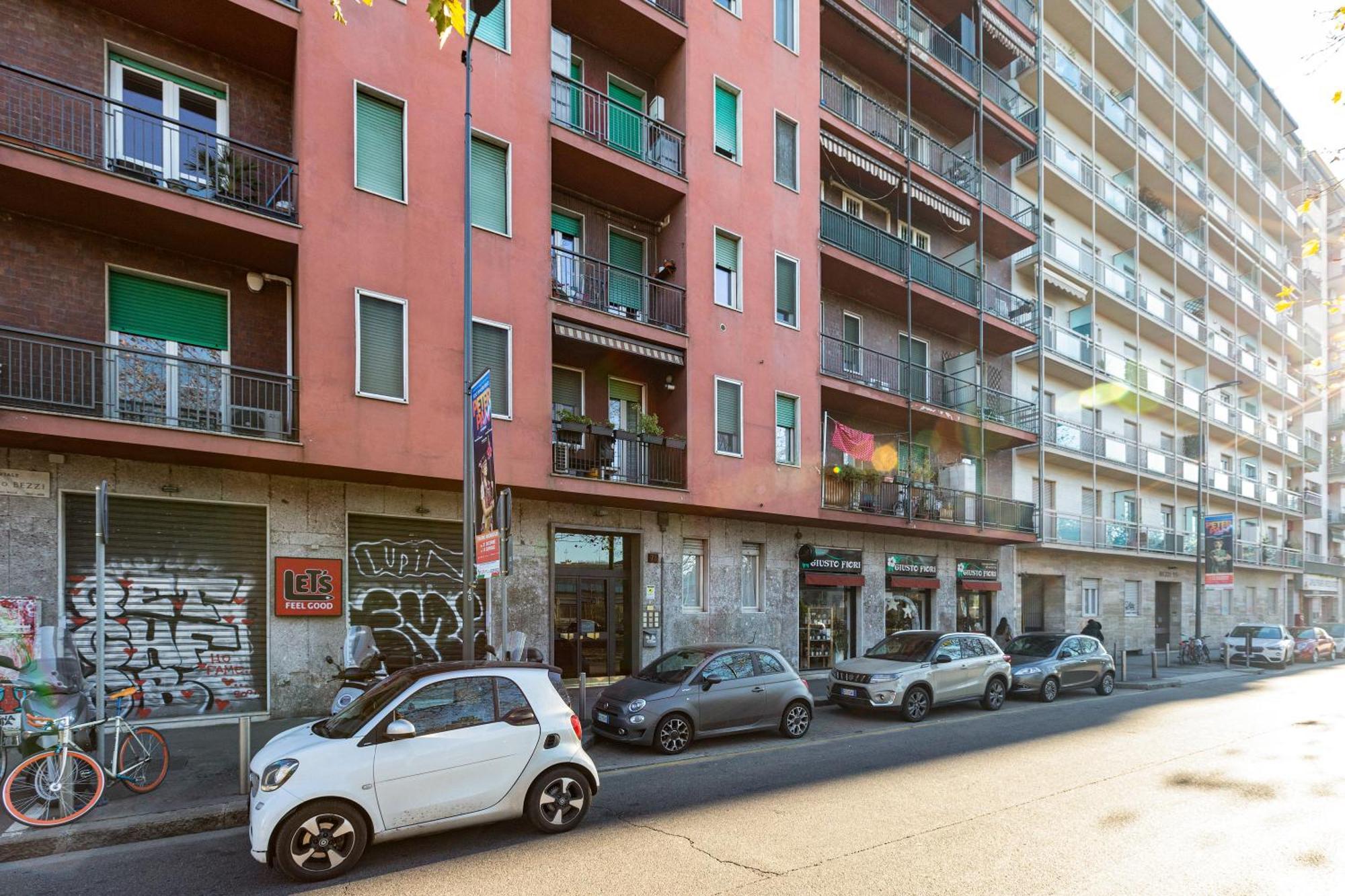 Roomy With Balcony! * Milano