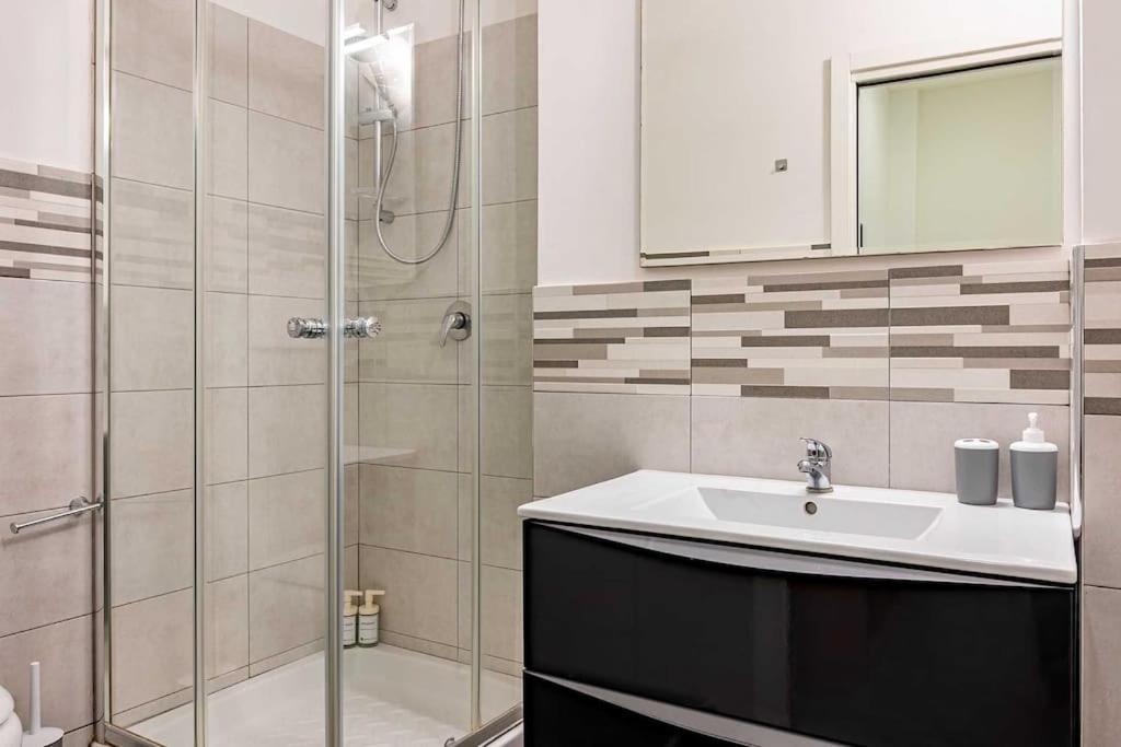 Guest Planet - Modern Flat M2 Milano