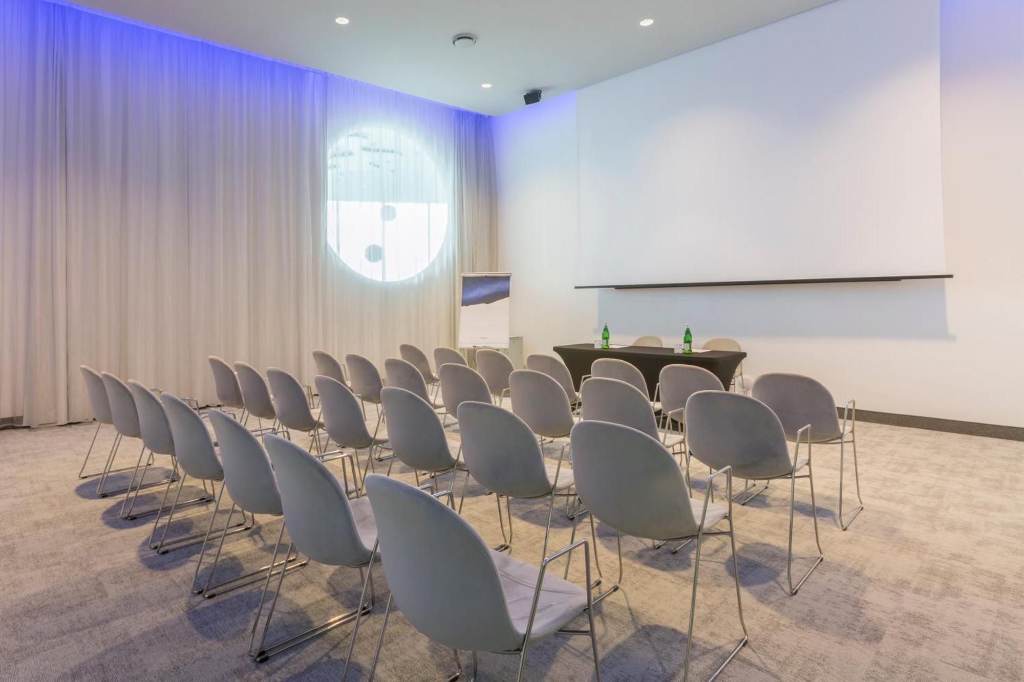 Hotel Voco Milan-fiere By Ihg 4*