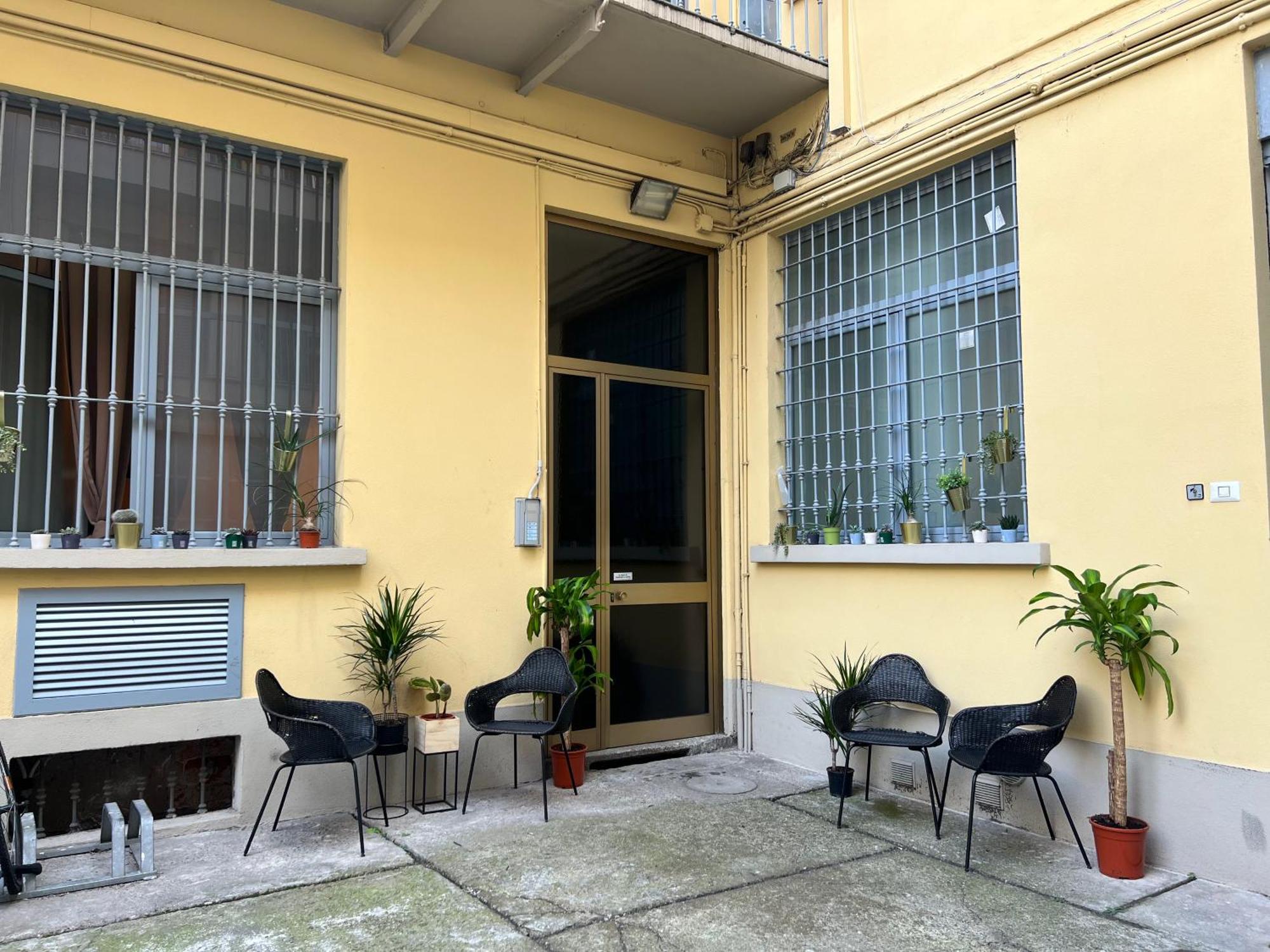 Regina In Porta Romana 2 - Sky Tv, Wifi E Breakfast Box Leilighet