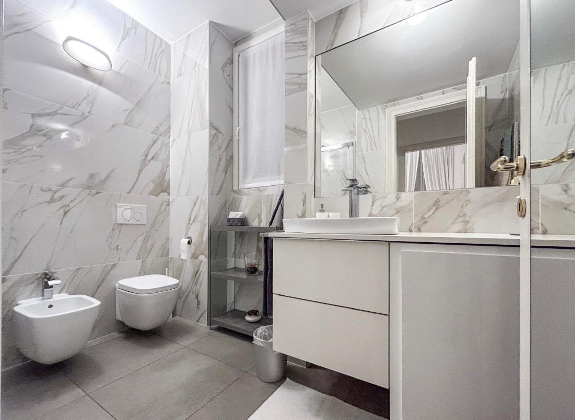 Casa Alberto Da Giussano, Elegante Bilocale In Centro Con Balcone Sul Parco Appartamento Milano