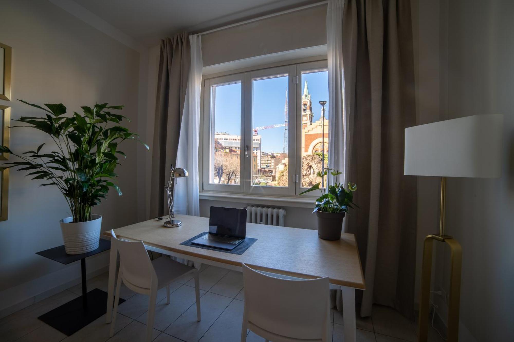 Classy Near Life - Fiera Milaan