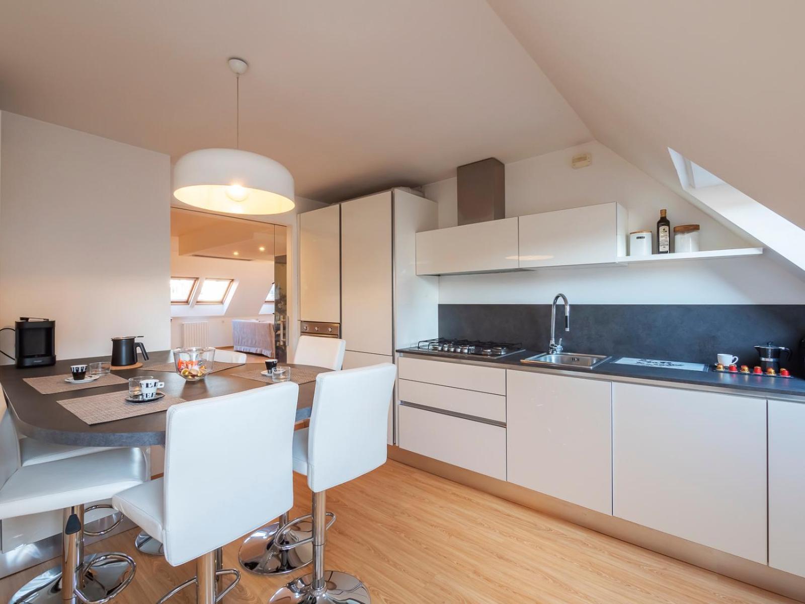 Xenia - Luxury & Elegant Penthouse In Life