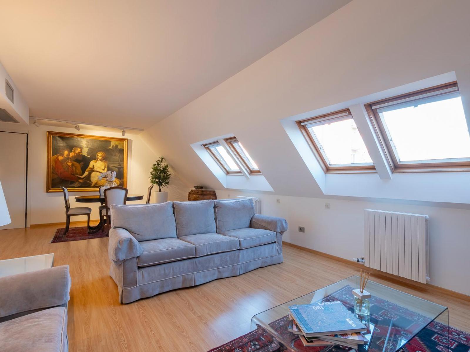 Xenia - Luxury & Elegant Penthouse In Life *