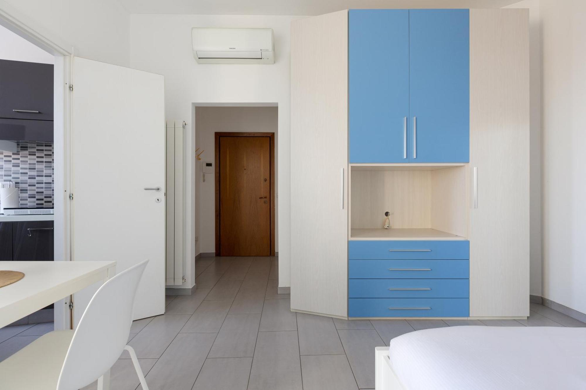 Bande Nere Mm1 - Modern With Balcony! * Milano