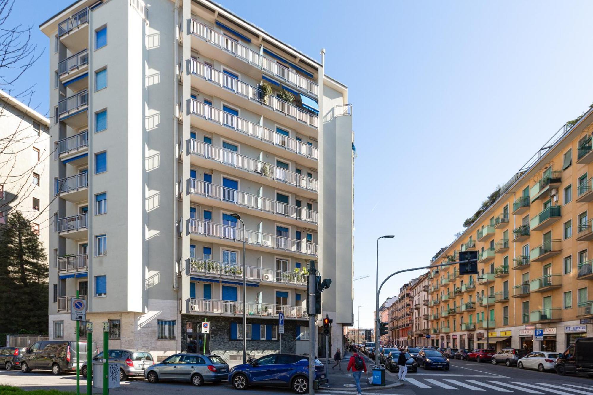 Bande Nere Mm1 - Modern With Balcony! * Milano